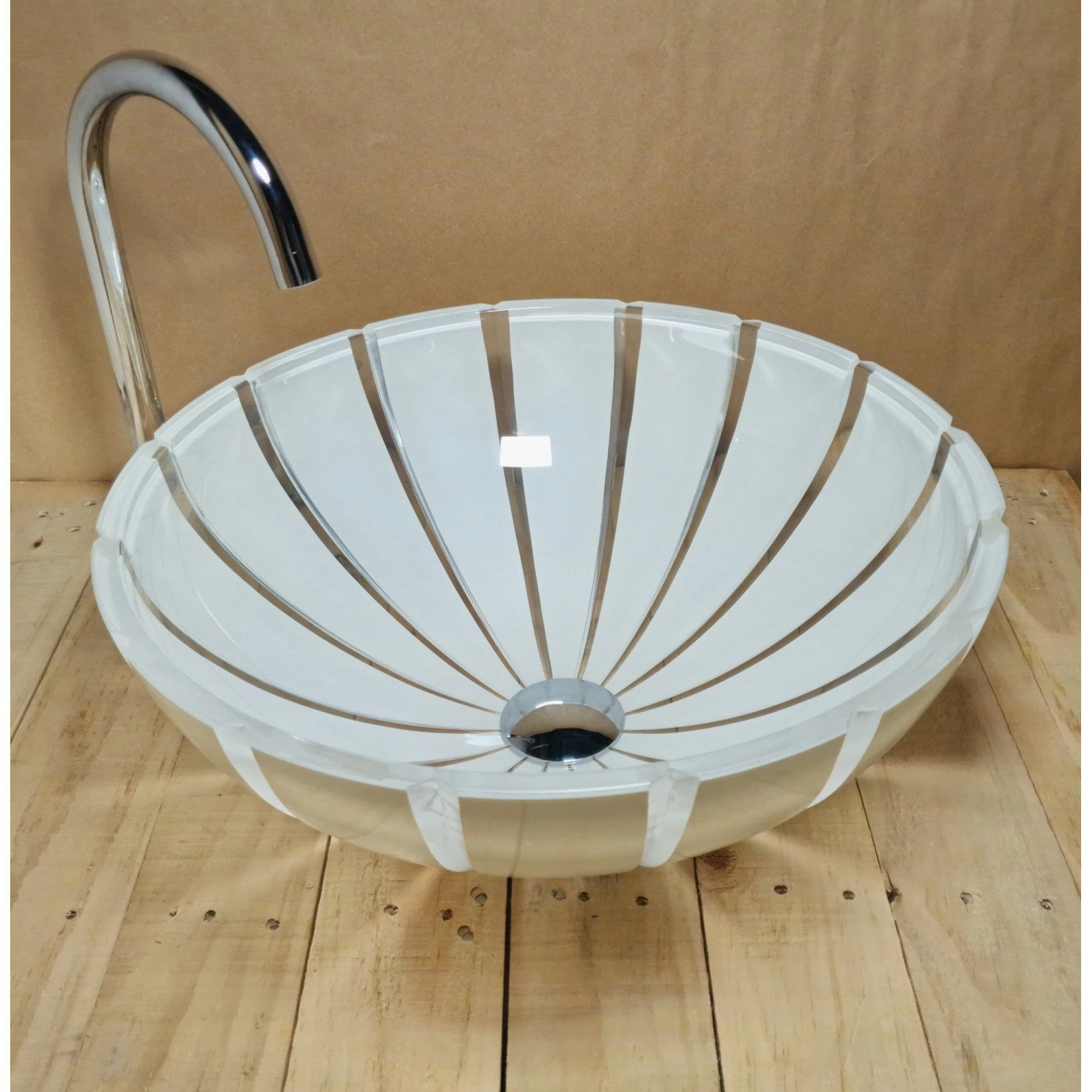 Skleněné Umyvadlo s Ručně Frézovanými Pruhy - Dokonalý Doplněk pro Vaši Koupelnu foto3