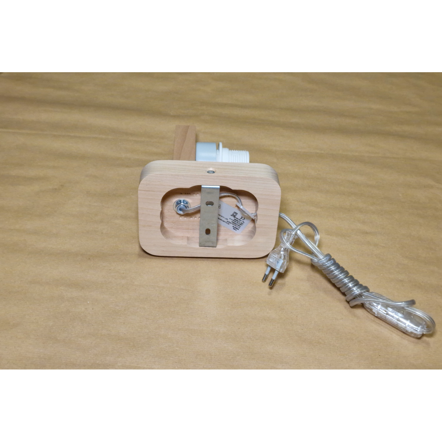 Dřevěné nástěnné svítidlo s kabelem a vypínačem vyrobené z přírodního buku s bezovým látkovým stínidlem "HOTEL" foto5